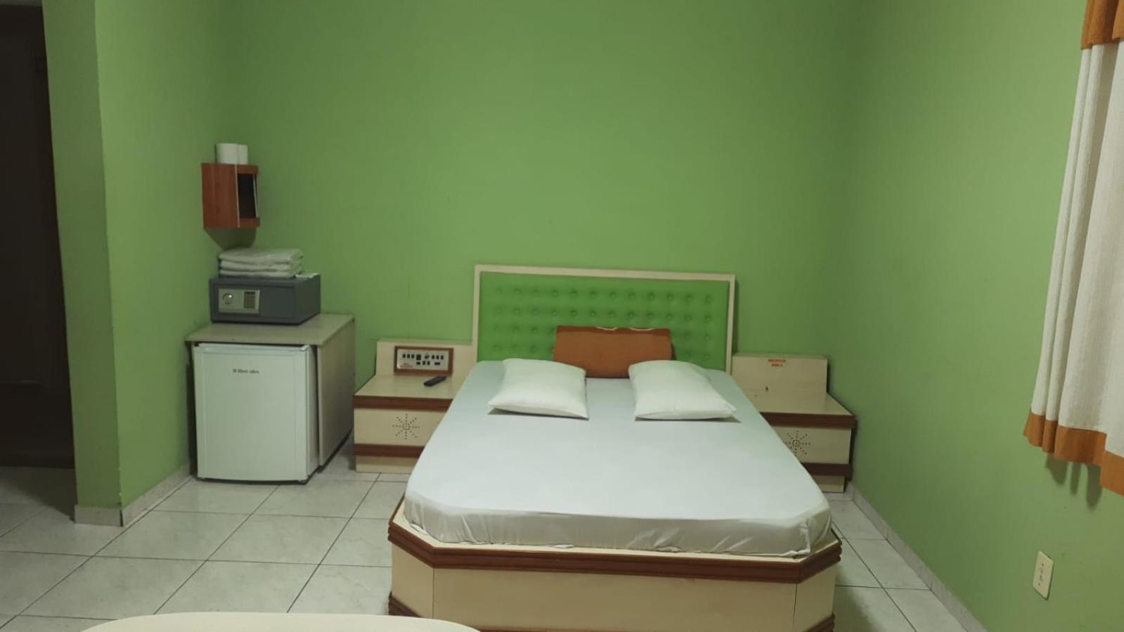 Brooklin Hotel 3*